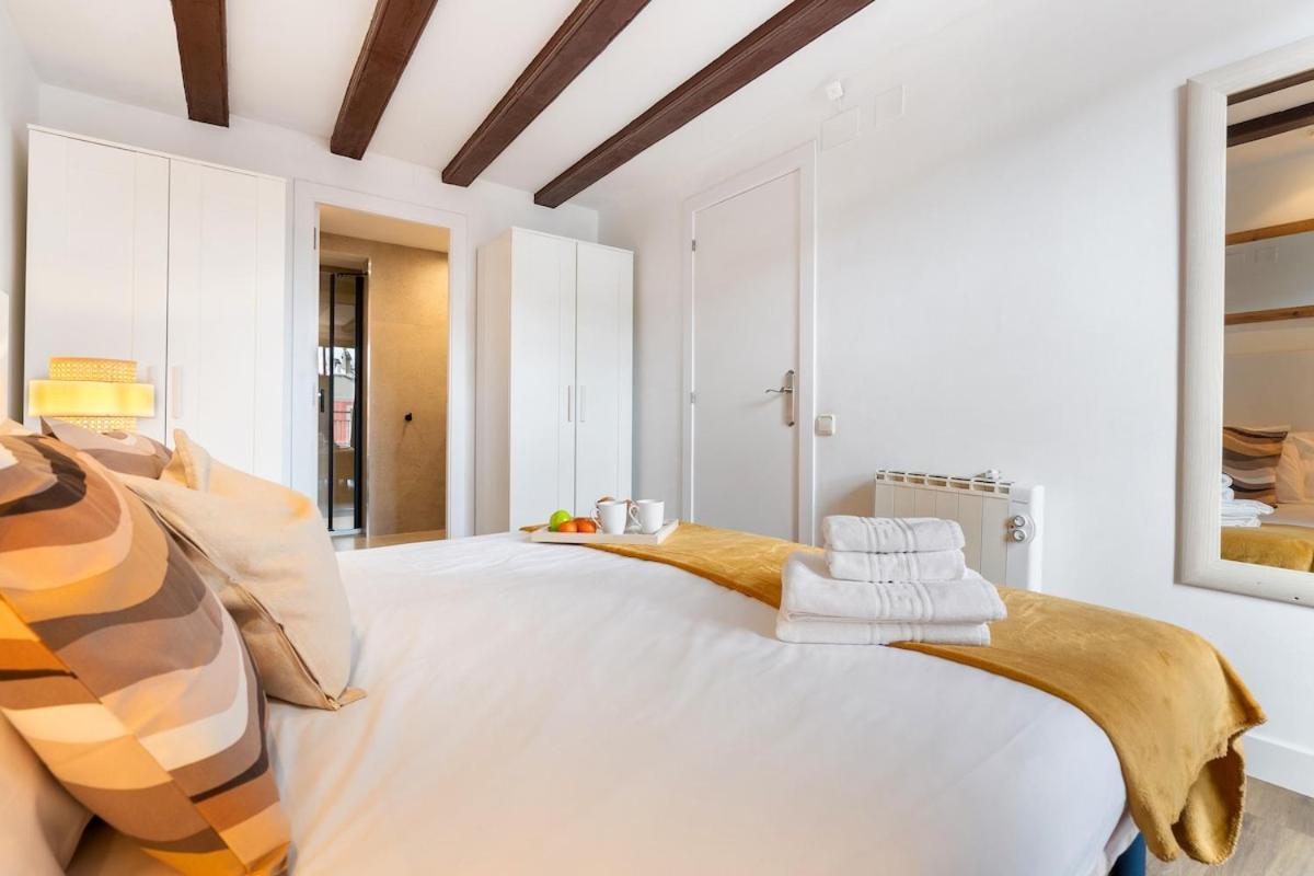 Lodging Apartments Liceu G1 Barcelona Buitenkant foto