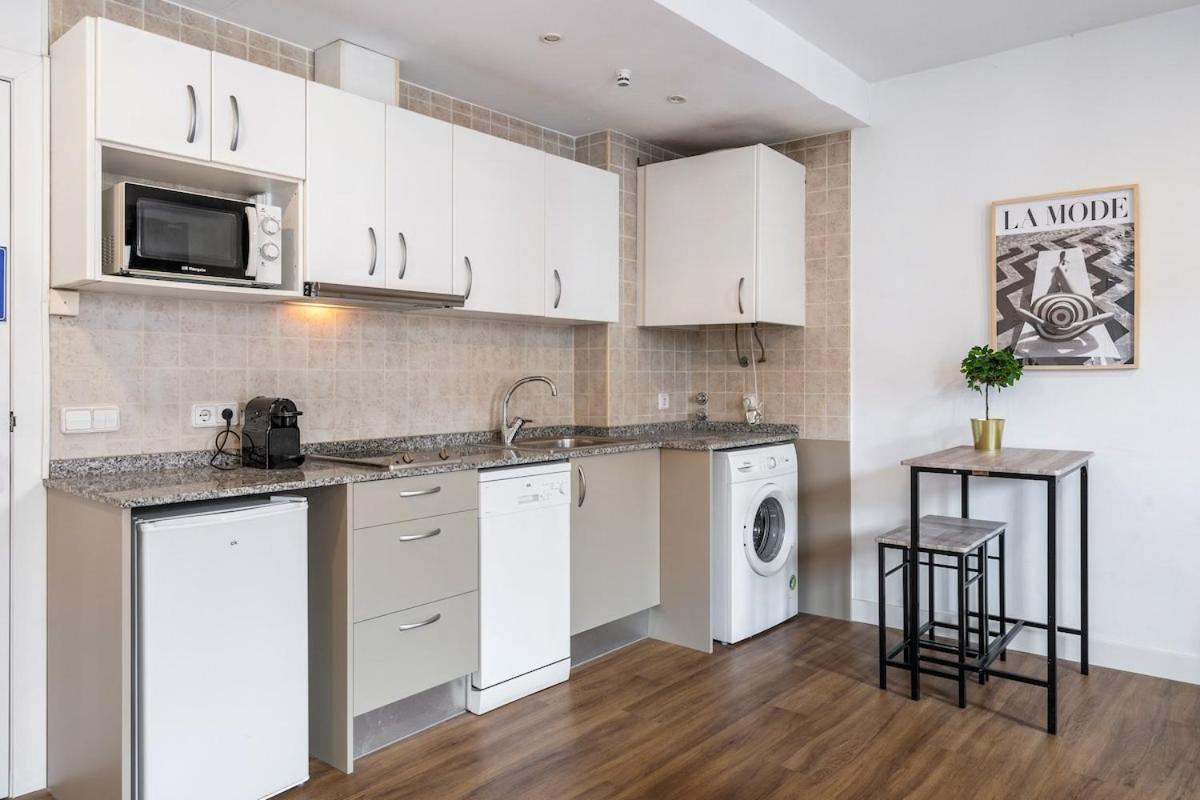 Lodging Apartments Liceu G1 Barcelona Buitenkant foto